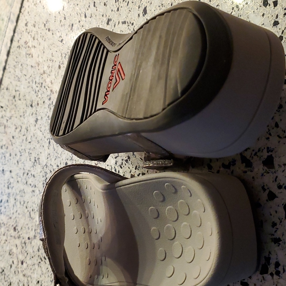 Vionic shoes - Picture 2 of 3